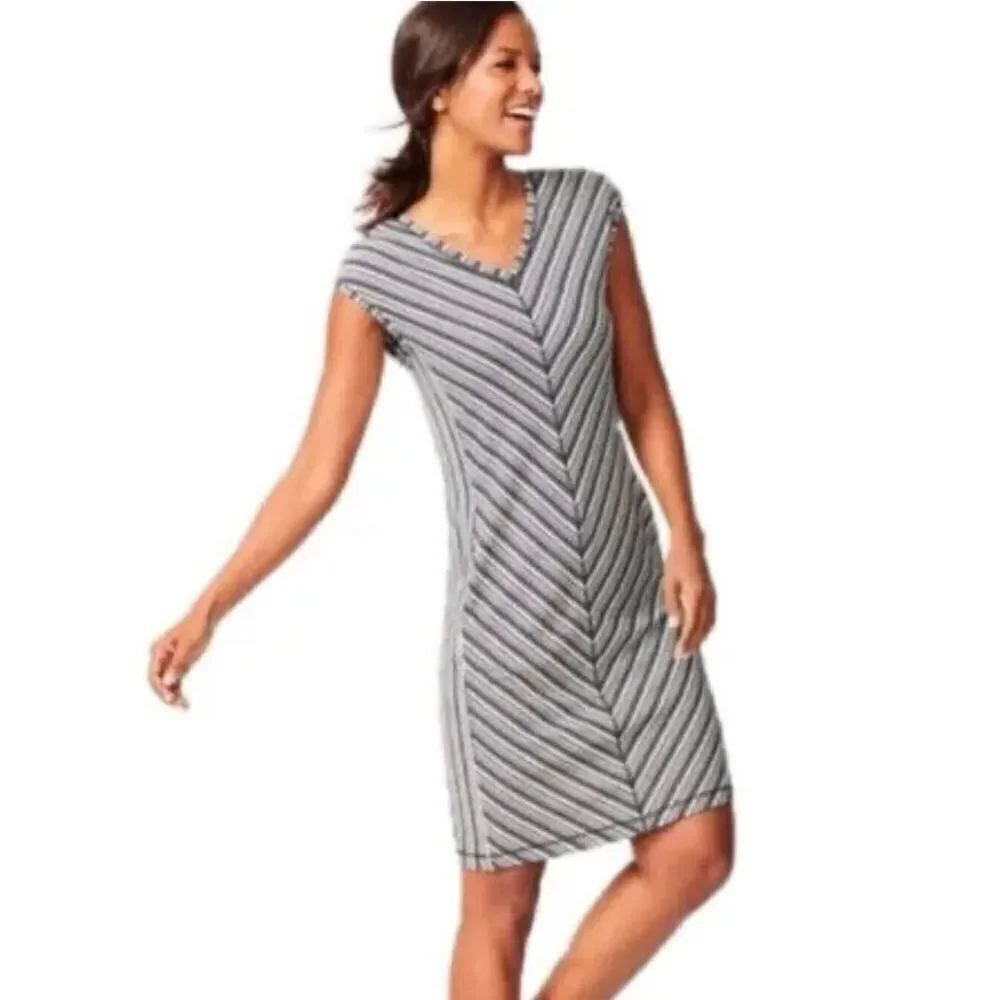 T by Talbots V-neck sleeveless dress size small